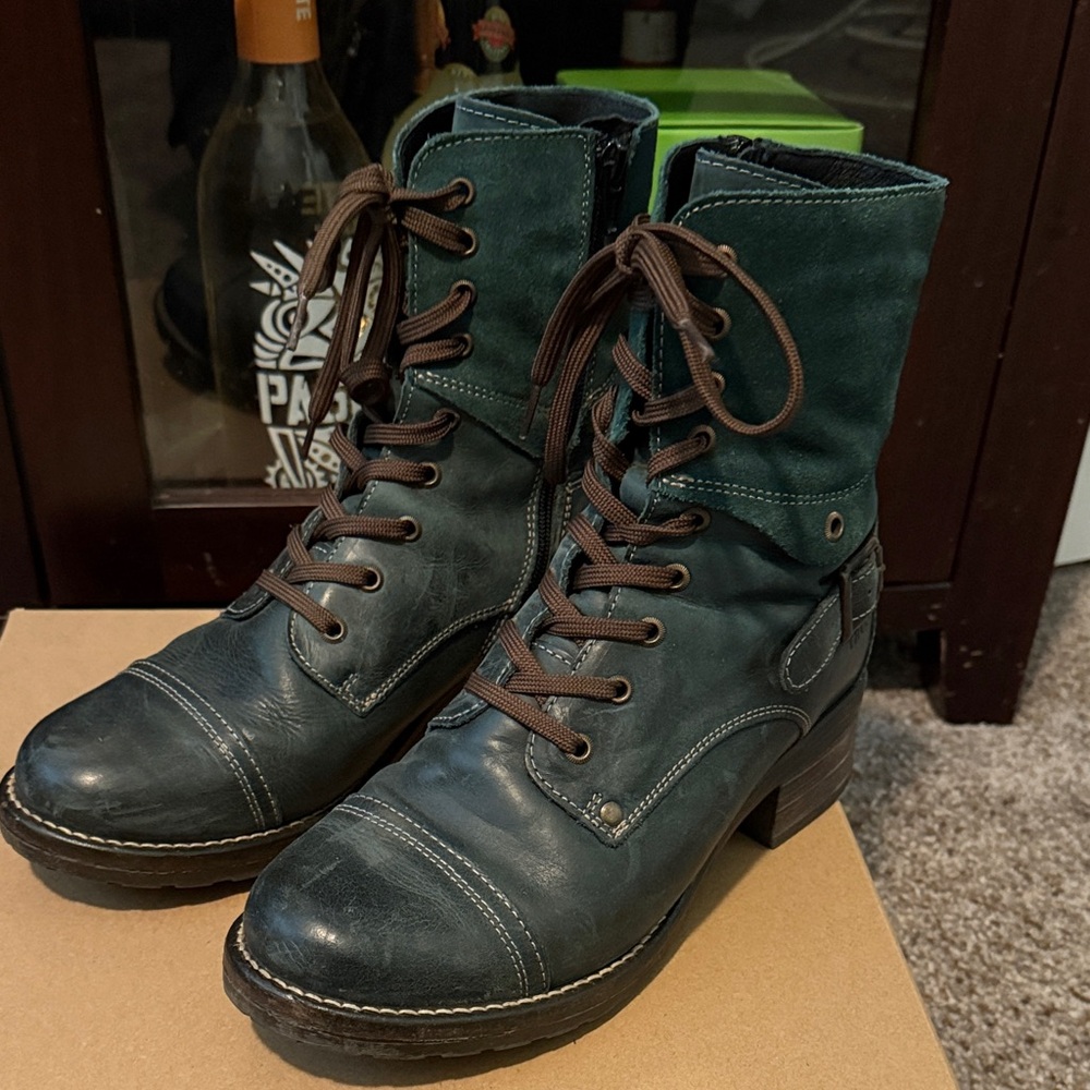 Taos Footwear Teal Blue Lace-Up Boots